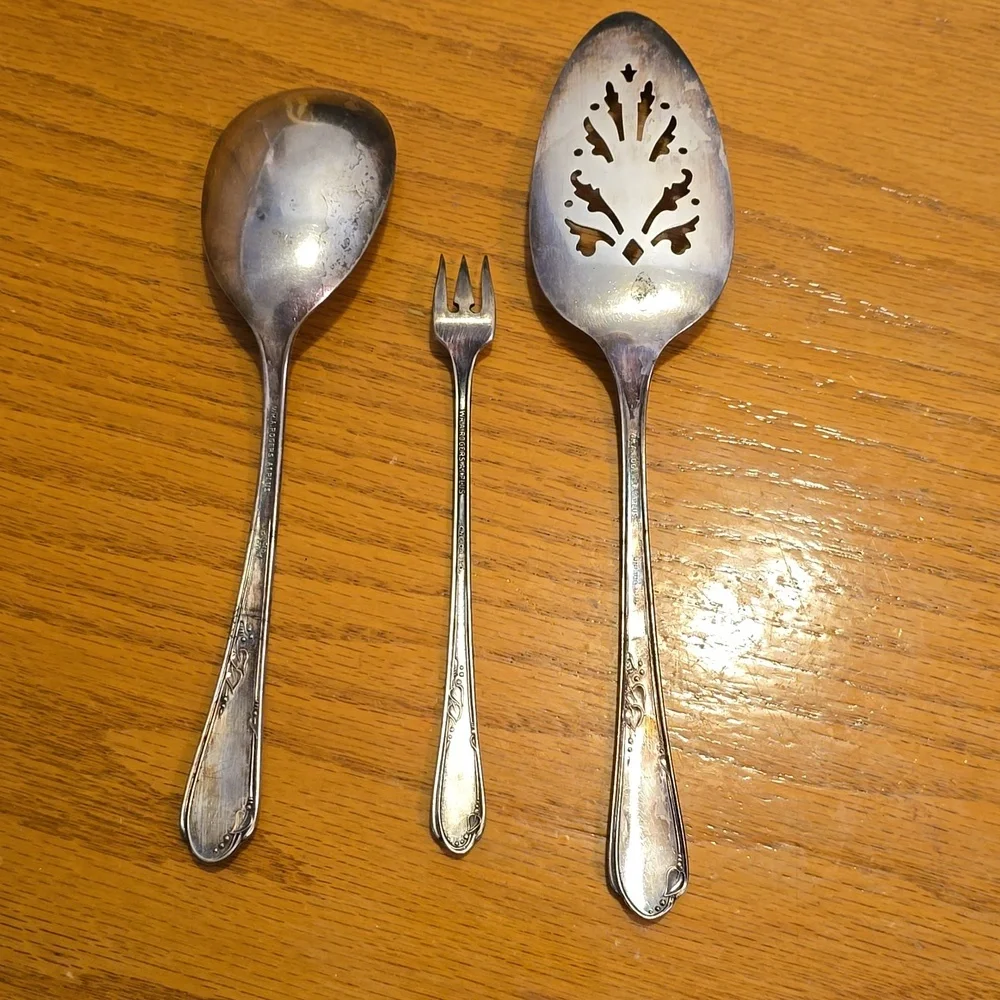 VTG WM A Rogers A1 Plus Oneida Ltd 1936 Meadowbrook 3 Piece Silver Serving Set